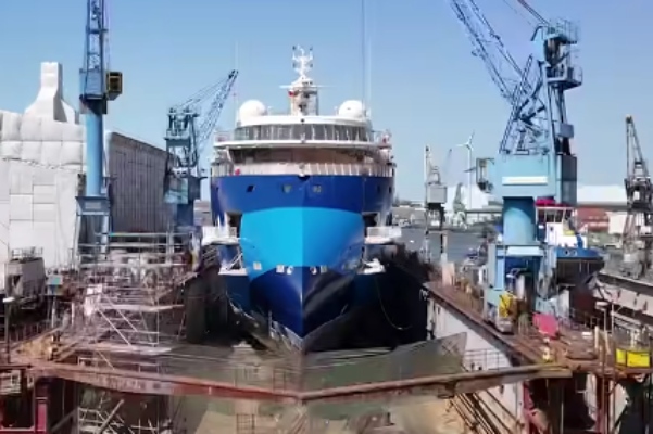 Ocean Albatros, Ocean Victory y Heritage Discoverer recibe actualizaciones en Bremerhaven