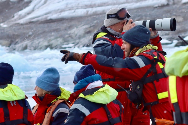 Nuevo guía de PolarQuest destaca atractivos de viajar por Svalbard