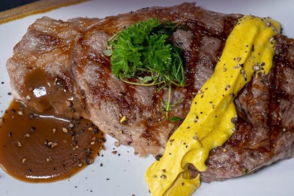 Ambassador Cruise Line suma menú The Grill al Ambition y el Ambience