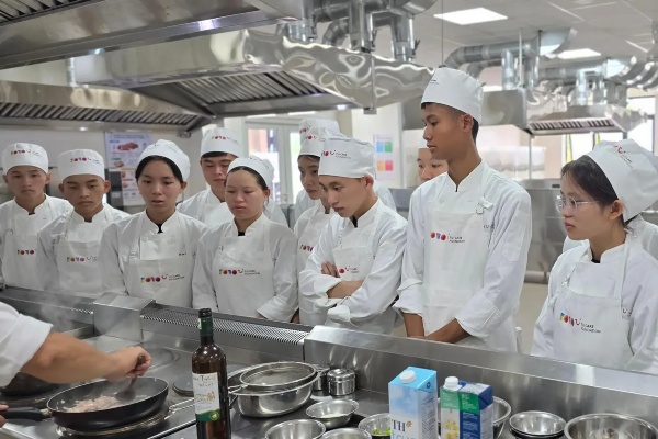 Nueva academia de TUI Care Foundation abre sus puertas en Hanoi