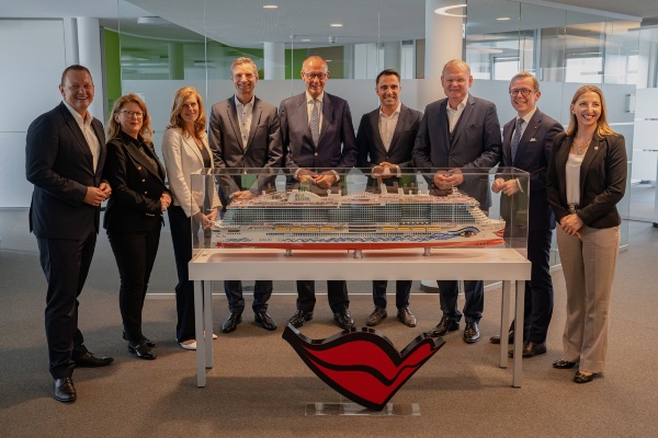 Canciller alemán discute actualidad de la industria turística en sede de AIDA Cruises