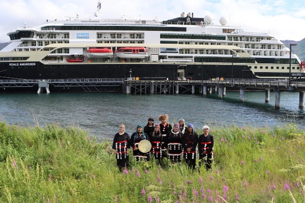 Alaska: HX Expeditions es primera línea de cruceros comerciales en visitar Old Harbor