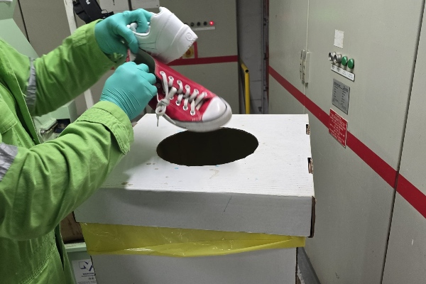 Carnival y Sneaker Impact reutilizarán o recliclarán zapatos donados u olvidados