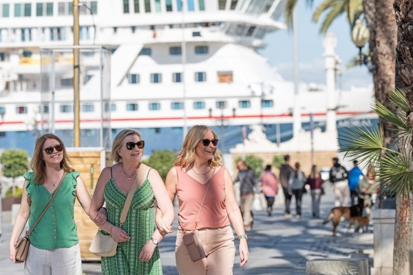 Fred. Olsen Cruise Lines celebra mejor día comercial de su historia