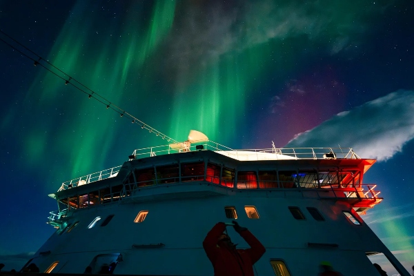 Northern Delights: Hurtigruten presenta viaje definitivo a la frontera helada del Ártico
