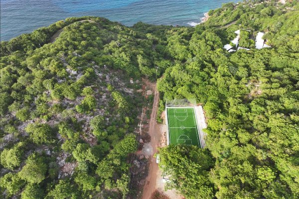 Haití: Royal Caribbean y Fundación Panamericana para el Desarrollo inauguran campo de fútbol en Labadee