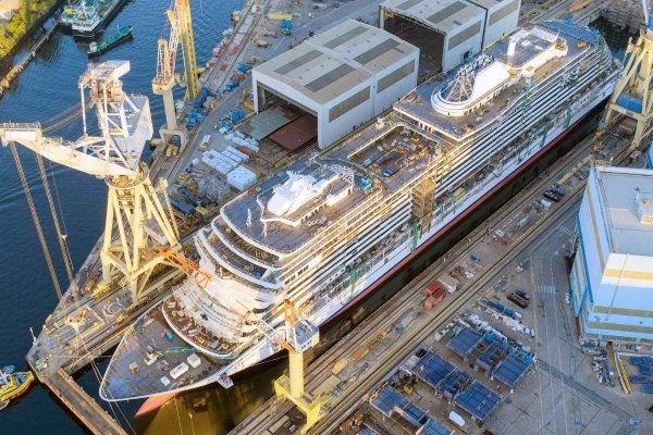Oceania Sonata deja dique seco y se dirige hacia área de equipamiento