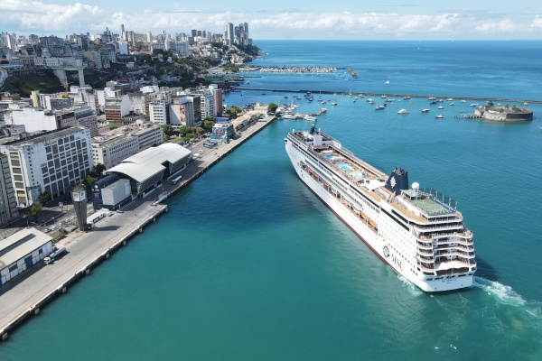 Puerto de Salvador iniciará temporada 2026-2027 con arribo del World Odyssey