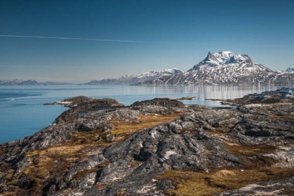 Municipio en Groenlandia llama a operadores a actuar con consideración en fiordo de Nuuk