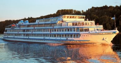 Rusia: Lanzan crucero temático Río del Tiempo con marca de relojes Slava a bordo del Ilya Repin