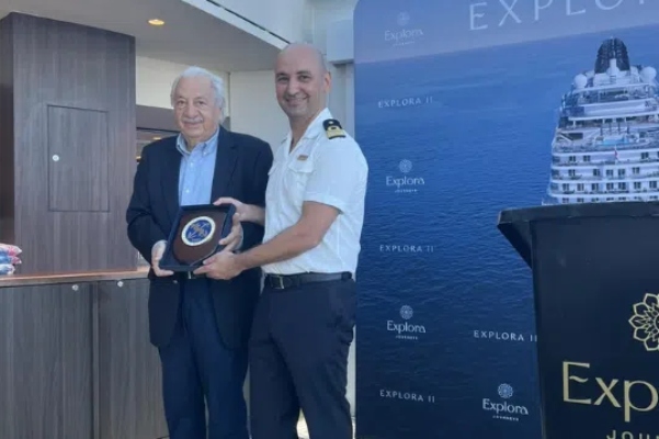Puerto de Tourlos recibe recalada inaugural del Explora II