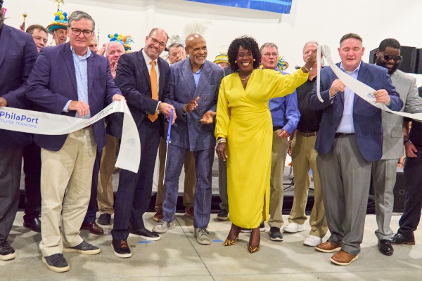 NCL dona USD 50 mil a comunidad de Philadelphia en inauguración de nueva terminal