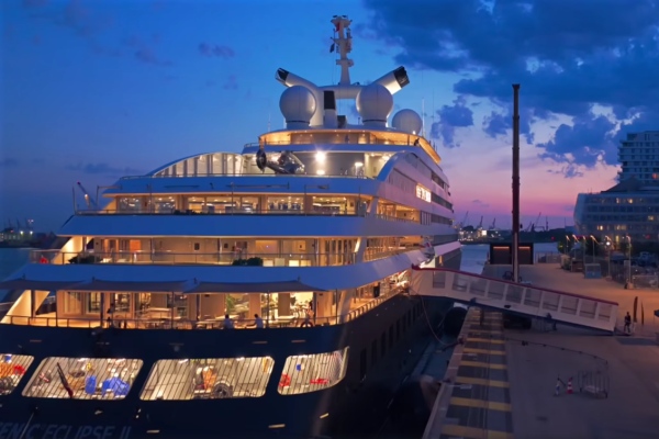 Scenic Eclipse II hace primera visita a Hamburgo