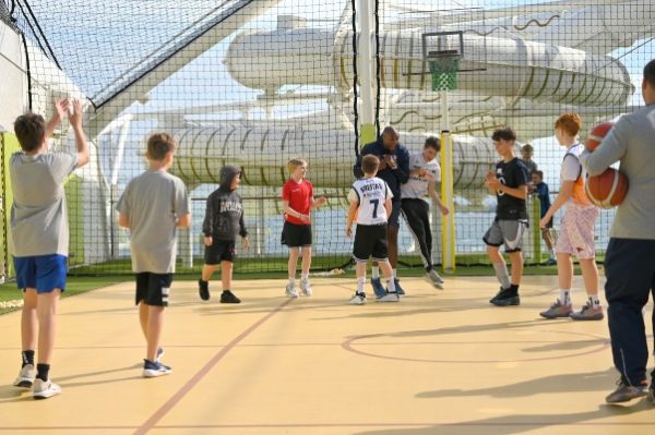 Finaliza tercer Seawolves Basketball Camp a bordo de un buque de AIDA Cruises