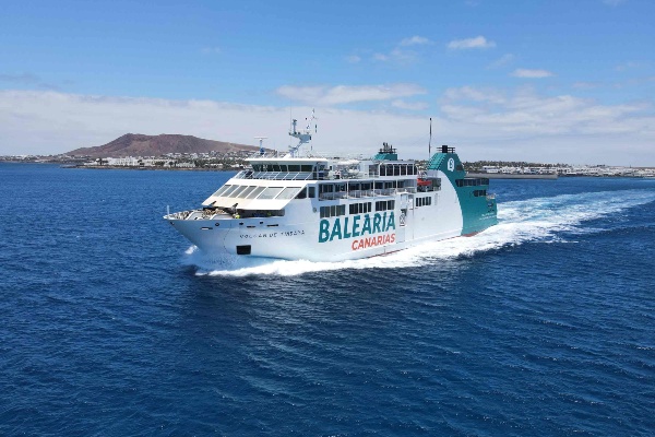 Baleària Canarias pone en marcha Easy Pass en ruta Playa Blanca-Corralejo