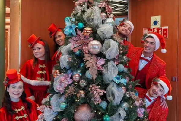 Ambassador organiza fiesta de Navidad corporativa a bordo atracado en Tilbury
