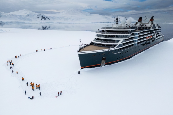 Seabourn presenta expertos que guiarán viajes a la Antártida en temporada que se inicia