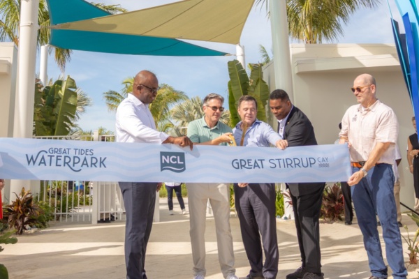 NCL inaugura nuevo parque acuático Great Tides en su isla privada con evento de preestreno