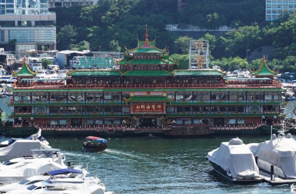 Empresa de restaurantes flotantes encabeza campaña de electrificación en Hong Kong