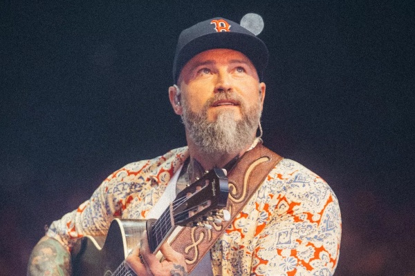 Margaritaville at Sea anuncia a cantante Zac Brown como padrino del nuevo Beachcomber