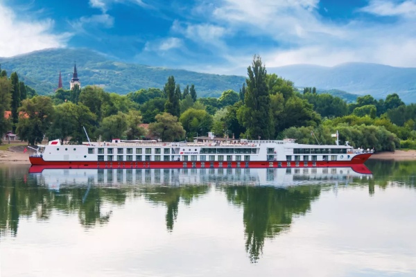 Nicko Cruises presenta nuevo viaje de senderismo entre Wachau, Budapest y Viena a bordo del Bolero