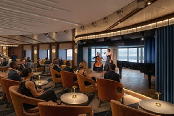 Renovado Ocean Bar debuta en Oosterdam con programa de entretenimiento ampliado