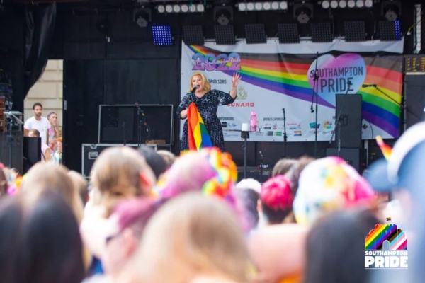 P&O Cruises y Cunard celebran 10 años como patrocinadores principales de Southampton Pride