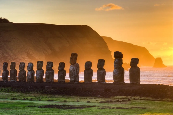 A&K abre viaje que sigue pasos de la película Wild Horse Nine en Santiago e Isla de Pascua