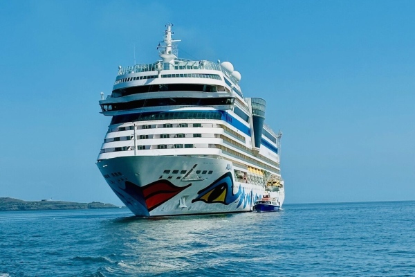 AIDAsol llega a Newhaven y cierra visitas de cruceros en Escocia esta temporada