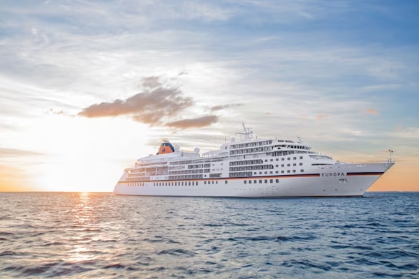 Hapag-Lloyd Cruises crea espacio de diálogo y cambio de perspectiva a bordo Europa Talks 2027