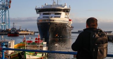 Llegada de buque de HX Expeditions inicia temporada de cruceros en Valparaíso