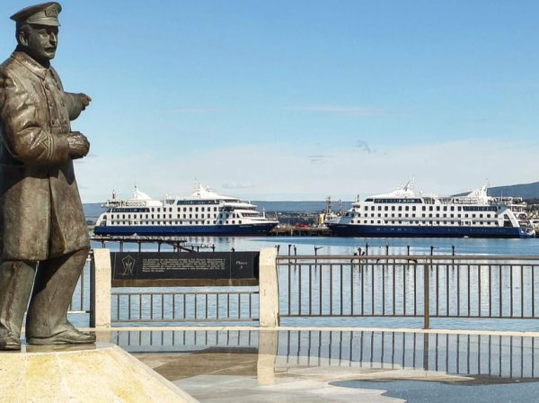 Stella Australis y Ventus Australis concretan su primera recalada simultánea de la temporada a Punta Arenas
