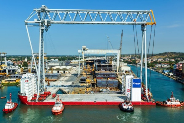 Carnival Destiny será primer buque en ser botado en dique seco de Fincantieri con grúas Goliath