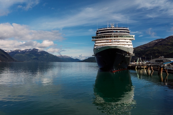 Holland America Line celebra 80 años en Alaska con recorridos que rinden homenaje a exploradores