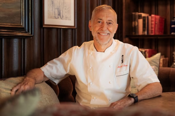 Michel Roux regresa a Queen Anne con residencias exclusivas en Le Gavroche at Sea para 2027 y 2028