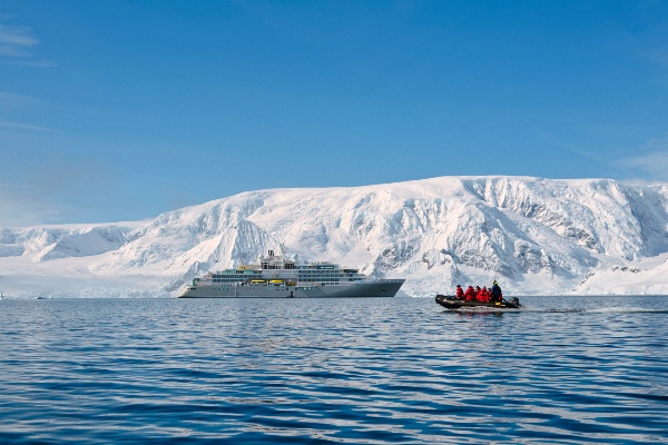Silversea inicia temporada antártica con primeros viajes desde Isla Rey Jorge y Puerto Williams